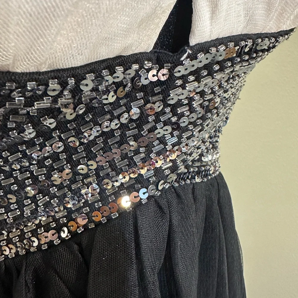 Fancy unique black & white tulle halter mini dress. By Blondie. Size 1 - Picture 3 of 9